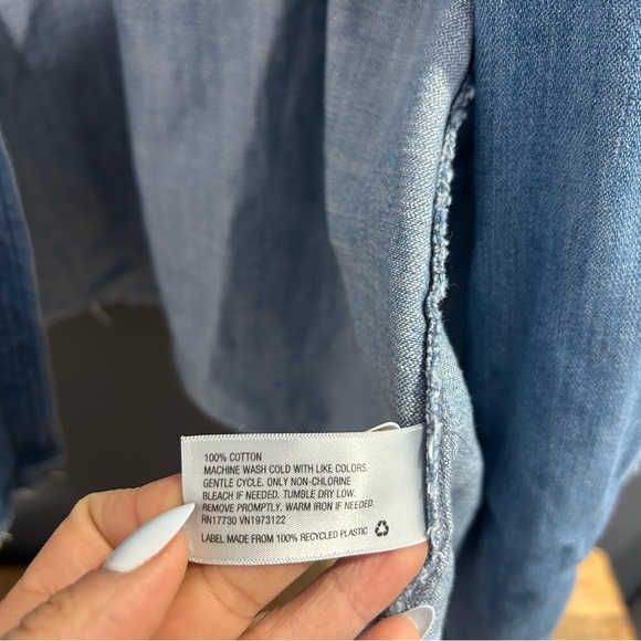 Ava & Viv Plus Size 2X Denim Button Down Shirt with Distressed Hem - Picture 11 of 13